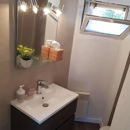 Top Location Studio On Place Nationale In Antibes אנטיב
