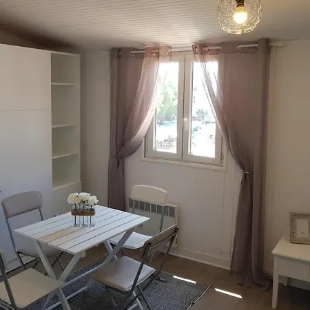 Top Location Studio On Place Nationale In Antibes *